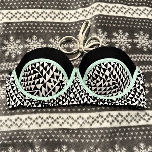 Black white bathing suit top with a design! Size M!